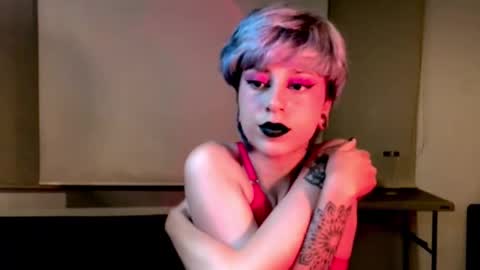 Snapshot of tryp666 chatting on 02/04/25, 01:02 Cait online show from 02/04/25, 01:02