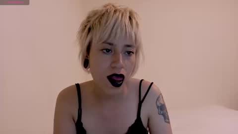 Snapshot of tryp666 chatting on 09/16/25, 10:33 Cait online show from 09/16/25, 10:33