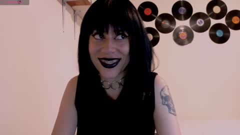 Snapshot of tryp666 chatting on 10/07/25, 01:58 Cait online show from 10/07/25, 01:58