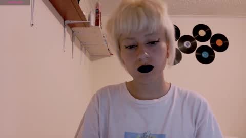 Snapshot of tryp666 chatting on 10/09/25, 04:32 Cait online show from 10/09/25, 04:32