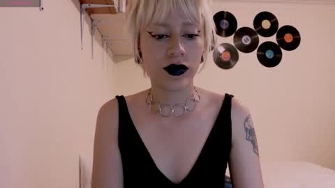 Snapshot of tryp666 chatting on 10/11/25, 09:02 Cait online show from 10/11/25, 09:02