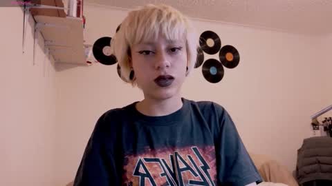 Snapshot of tryp666 chatting on 10/20/25, 04:57 Cait online show from 10/20/25, 04:57