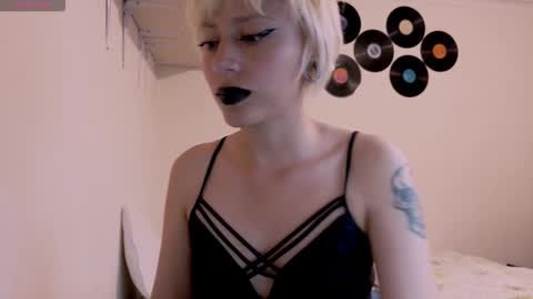 Snapshot of tryp666 chatting on 10/21/25, 02:34 Cait online show from 10/21/25, 02:34