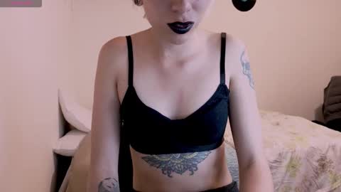 Snapshot of tryp666 chatting on 10/21/25, 10:43 Cait online show from 10/21/25, 10:43