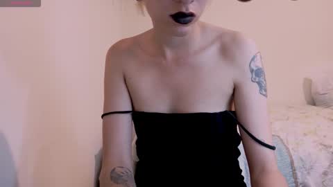 Snapshot of tryp666 chatting on 10/26/25, 12:38 Cait online show from 10/26/25, 12:38