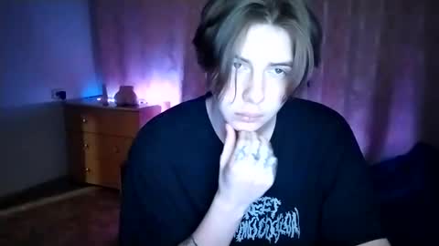 Emilum online show from 02/02/25, 11:42