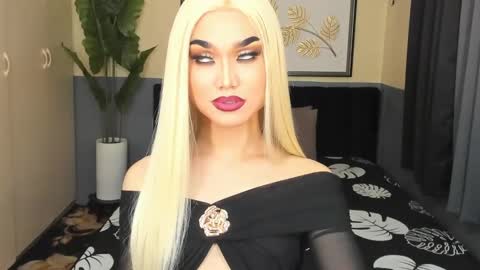 Saskia online show from 12/22/24, 10:06