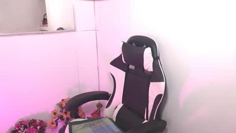 ts_lovelicious online show from 11/11/25, 02:22