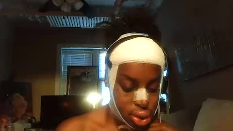 Amber White online show from 12/14/25, 01:38