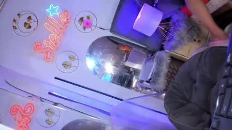   Stella Hanlon    - - online show from 01/23/25, 05:45