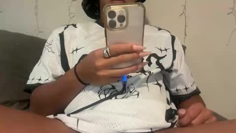 Snapshot of tsj777 chatting on 05/27/26, 04:37 tsj777 online show from 05/27/26, 04:37