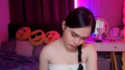 Snapshot of tsnathaliasilvana chatting on 11/05/25, 06:30 Bella Ratbu online show from 11/05/25, 06:30