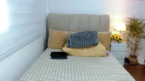 Graciella online show from 10/20/25, 05:19