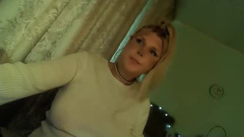 Snapshot of tspostophere chatting on 10/21/25, 09:10 Annika online show from 10/21/25, 09:10
