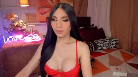 Queen Selena online show from 01/04/25, 04:01