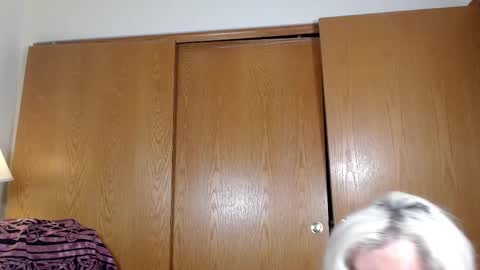 Sabrina Ravndahl online show from 12/19/25, 08:16