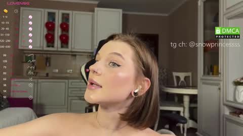 Snapshot of tsukuemi_no_mikoto chatting on 02/13/25, 02:56 Sonya on vacation until online show from 02/13/25, 02:56