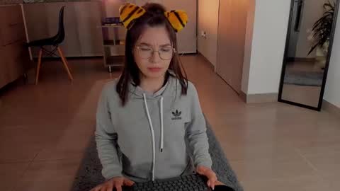 Snapshot of tsukys_spell chatting on 12/06/24, 02:35 Tsuky online show from 12/06/24, 02:35