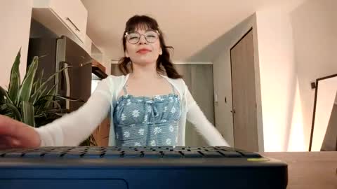 Snapshot of tsukys_spell chatting on 01/10/25, 02:35 Tsuky online show from 01/10/25, 02:35