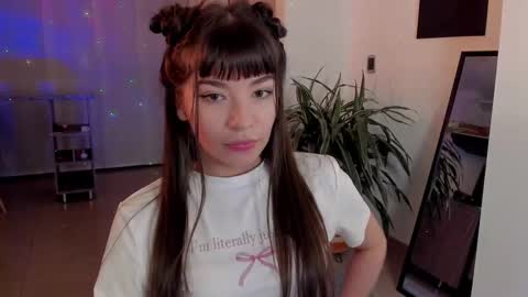 Snapshot of tsukys_spell chatting on 03/04/25, 02:49 Tsuky online show from 03/04/25, 02:49