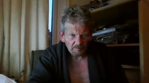 Snapshot of ttb2769 chatting on 09/26/25, 05:44 ttb2769 online show from 09/26/25, 05:44