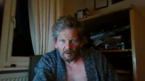 Snapshot of ttb2769 chatting on 10/31/25, 06:25 ttb2769 online show from 10/31/25, 06:25