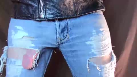 Snapshot of turquoise_metallic chatting on 11/11/25, 01:33 Phil Box online show from 11/11/25, 01:33