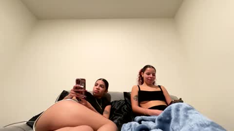 Snapshot of tus_reinas chatting on 01/10/25, 07:04 Tus reinas online show from 01/10/25, 07:04