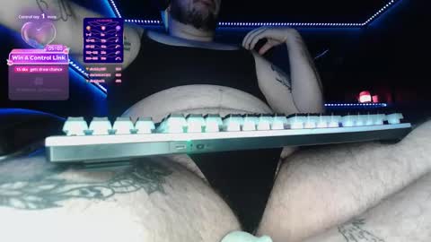 Snapshot of tuxedomasc95 chatting on 12/21/25, 12:29 Alfie online show from 12/21/25, 12:29