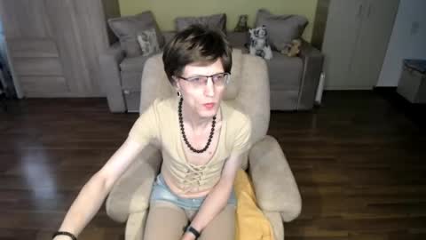 Clementine online show from 04/16/26, 07:53