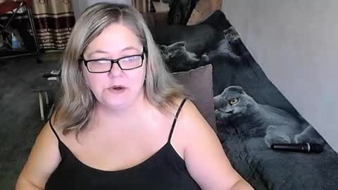 Lana online show from 10/14/25, 12:22