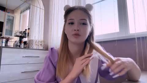 Mia online show from 03/19/26, 02:54