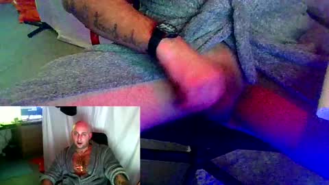 Snapshot of twardyidlugi chatting on 12/15/24, 10:47 twardyidlugi online show from 12/15/24, 10:47