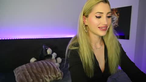 MayCarrey online show from 12/24/24, 12:11