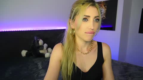 MayCarrey online show from 01/02/25, 01:27