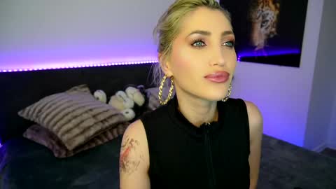 MayCarrey online show from 02/04/25, 08:59