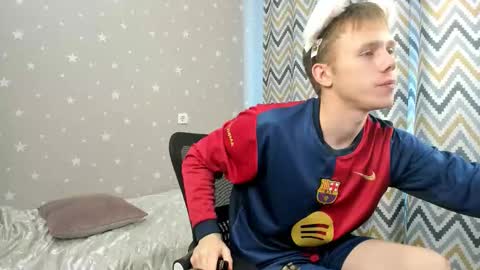 Angus online show from 10/27/25, 07:56