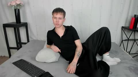 Angus online show from 03/18/26, 06:33