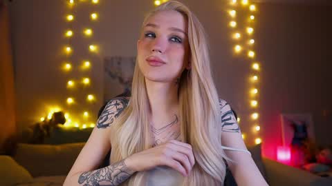 Snapshot of twiinkie_pie chatting on 02/04/25, 04:50 Maria 3 online show from 02/04/25, 04:50
