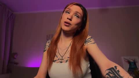 Snapshot of twiinkie_pie chatting on 11/23/25, 06:19 Maria 3 online show from 11/23/25, 06:19