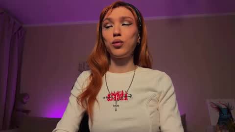 Snapshot of twiinkie_pie chatting on 11/28/25, 06:10 Maria 3 online show from 11/28/25, 06:10