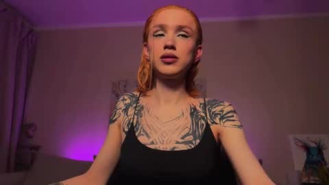 Snapshot of twiinkie_pie chatting on 12/18/25, 10:05 Maria 3 online show from 12/18/25, 10:05