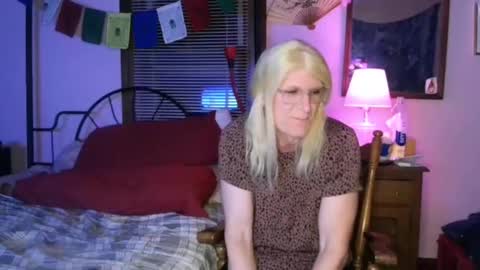 Snapshot of twin53 chatting on 01/16/26, 01:09 Kitten online show from 01/16/26, 01:09