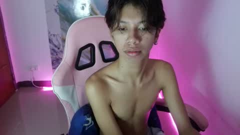 Snapshot of twink_sunny chatting on 07/20/26, 04:20 sunny online show from 07/20/26, 04:20