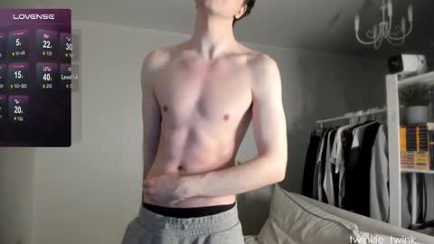 Snapshot of twinkie_twink chatting on 01/21/25, 02:22 Andy online show from 01/21/25, 02:22