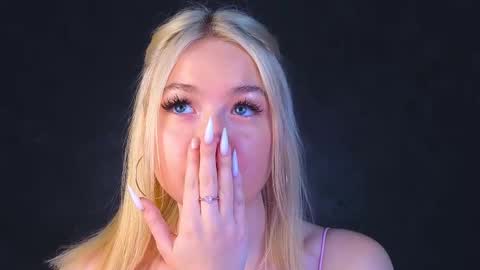 Snapshot of twinklefluff chatting on 03/09/25, 09:24 twinklefluff online show from 03/09/25, 09:24