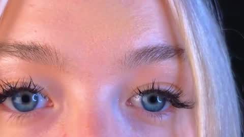 Snapshot of twinklefluff chatting on 03/11/25, 01:56 twinklefluff online show from 03/11/25, 01:56