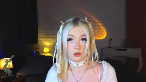 Snapshot of twinklefluff chatting on 09/11/25, 02:06 twinklefluff online show from 09/11/25, 02:06