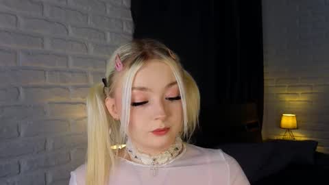 Snapshot of twinklefluff chatting on 10/02/25, 03:52 twinklefluff online show from 10/02/25, 03:52