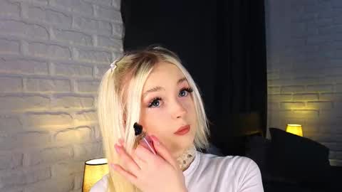 Snapshot of twinklefluff chatting on 10/03/25, 03:53 twinklefluff online show from 10/03/25, 03:53